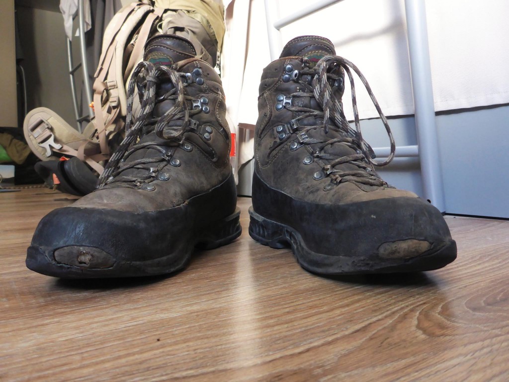 Ma sixième paire de chaussures de ce voyage prennent leur retraite bien mérité. Comptage kilomètriques pour celle-ci : 3100 kilomètres.