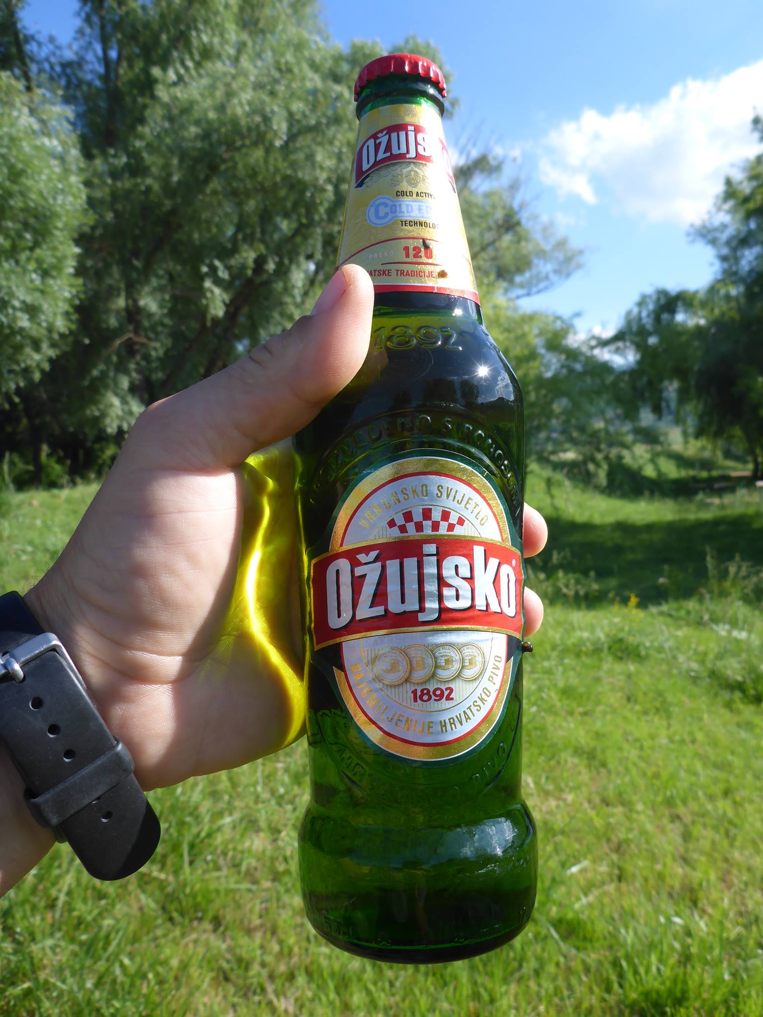 Une rencontre avec quelques croates qui m'offrent une bonne bière du pays