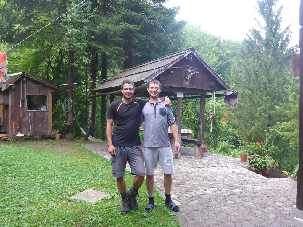 Je rencontre Josip, un croate vivant dans sa maison au milieu du parc national de Risnjak. Chasseur, pêcheur, cueilleur de plantes sauvages, nous restons à discuter la fin de l'après midi avant que je le laisse à son paradis dans lequel il vit